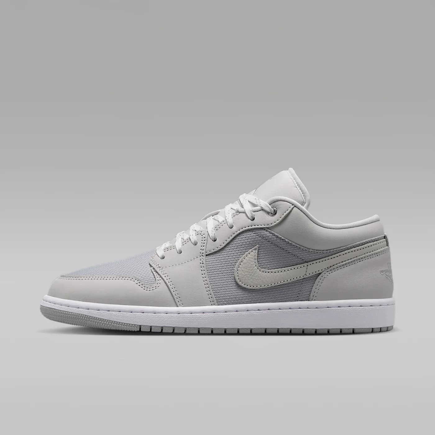 Air Jordan 1 Low SE, Off White/Soft Pearl/Light Smoke Grey