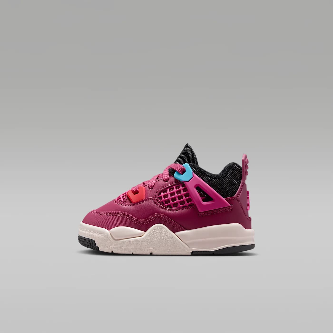 Jordan 4 Retro "She's A Star", Sweet Beet/Off Noir/Chalk/Desert Pink