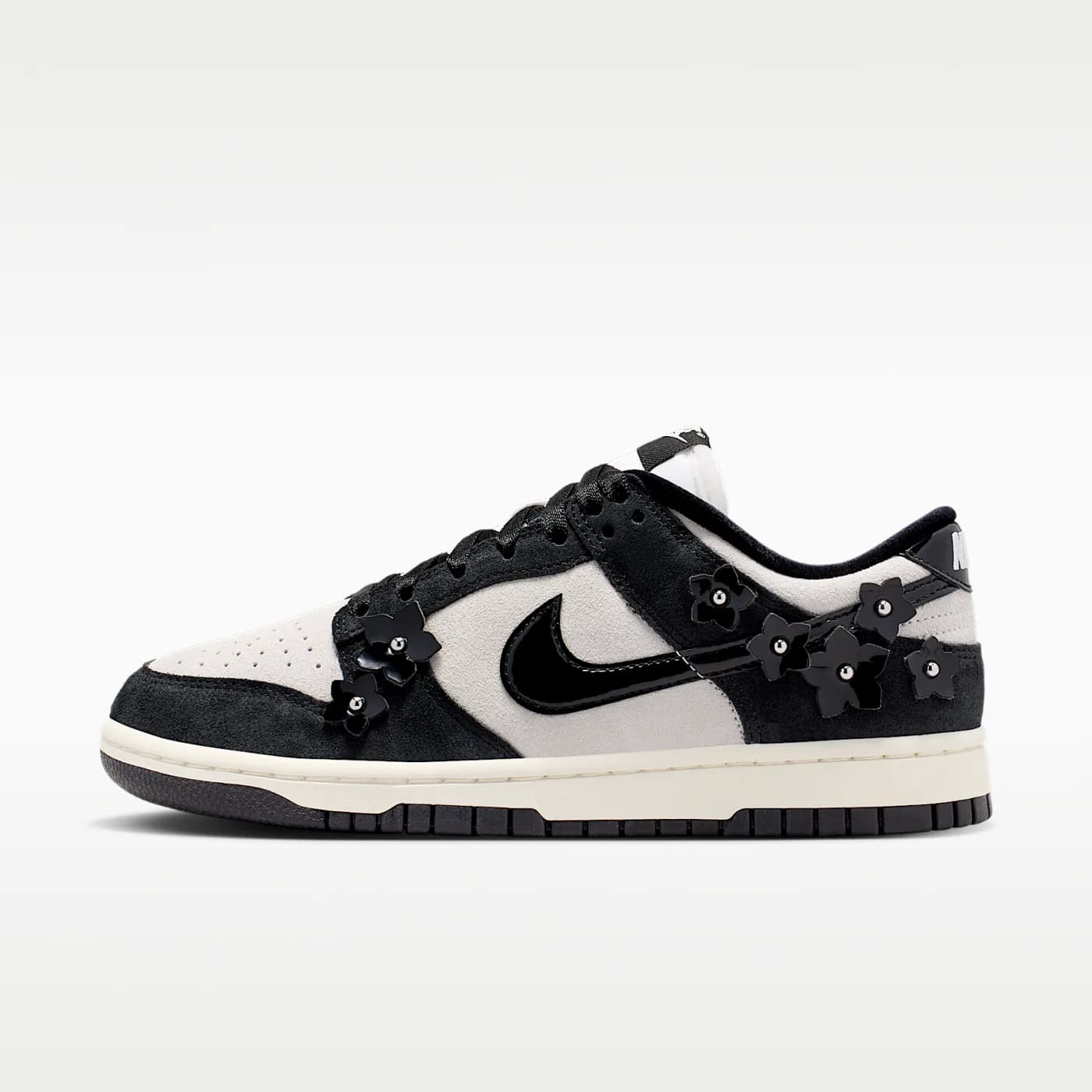 Nike Dunk Low SE "Florette", Black/Sail/Black